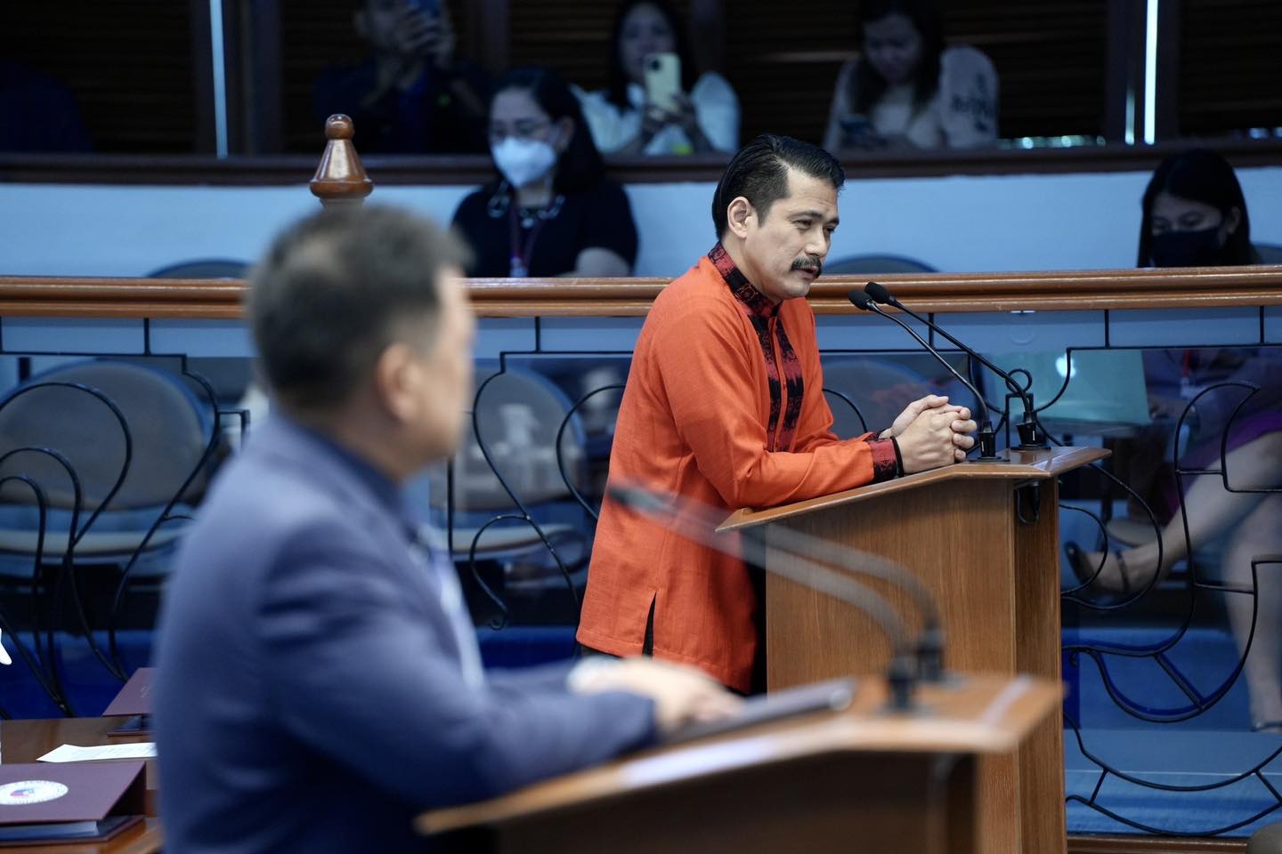 Sen Jv Robin Made Proper Motion In Viral Video Robin Padilla News